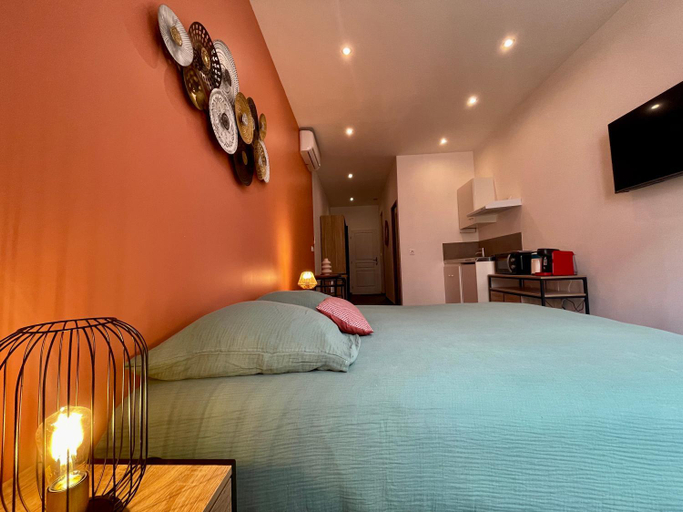 Others 4, Rooftop N°38 - Rooms et Studios - Vue Cite Medievale, Aude