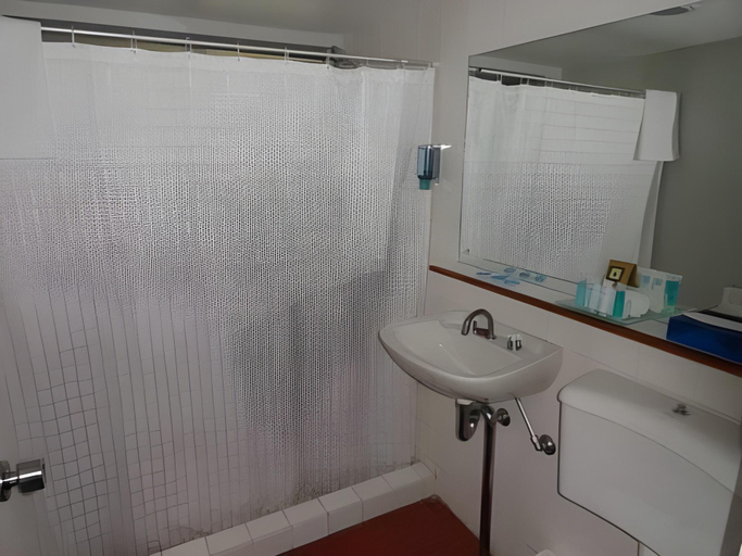 Bathroom, Vineyard Hill Retreat, Cessnock