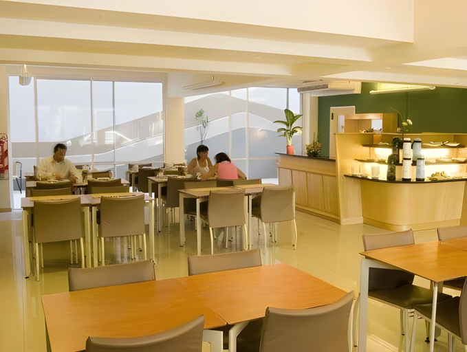 Food & Drinks, Urbana Class Hotel, Capital