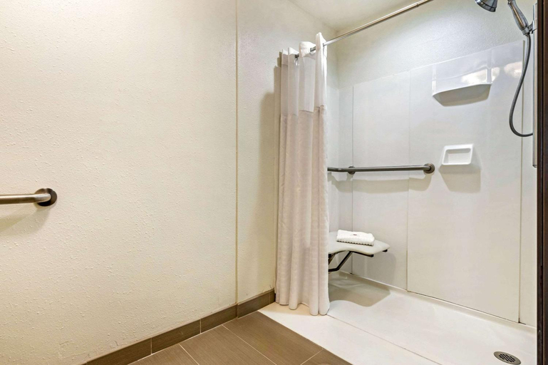 Bathroom 3, Comfort Inn & Suites near Route 66, Logan