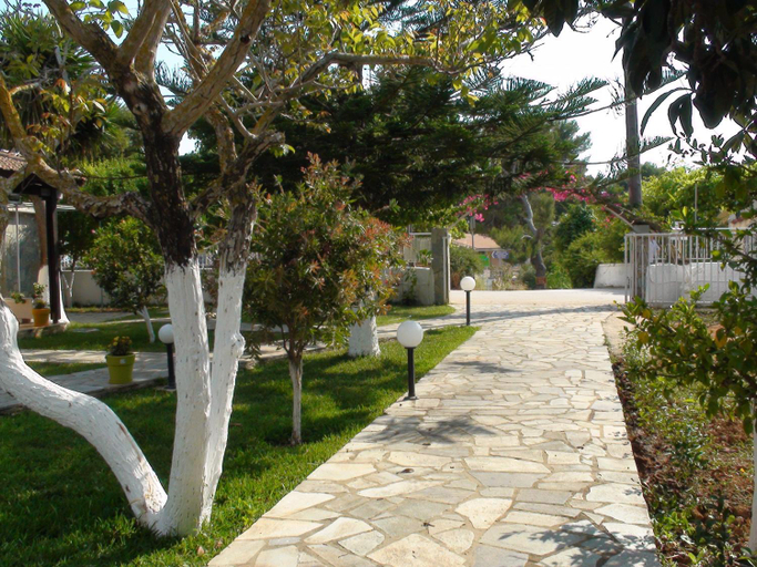Others 4, Marianthi Studios, Ionian Islands