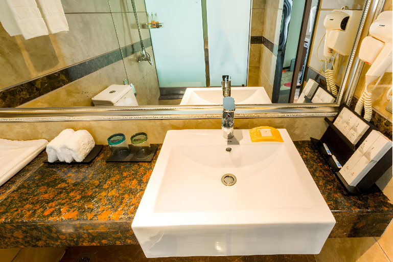 Bathroom 3, Borrman Hotel Fangchenggang Cross-sea Bridge, Fangchenggang