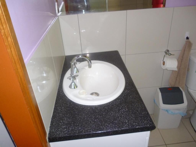 Bathroom 3, Teretre Cabins Nimbin, Lismore - Pt B
