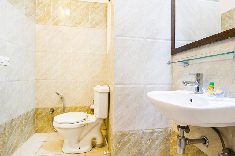 Bathroom 4, Hotel Raj Kothi Jaipur Airport, Jaipur