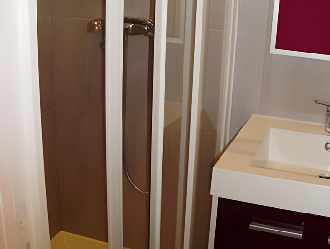 Bathroom 4, La Rotonde, Ille-et-Vilaine