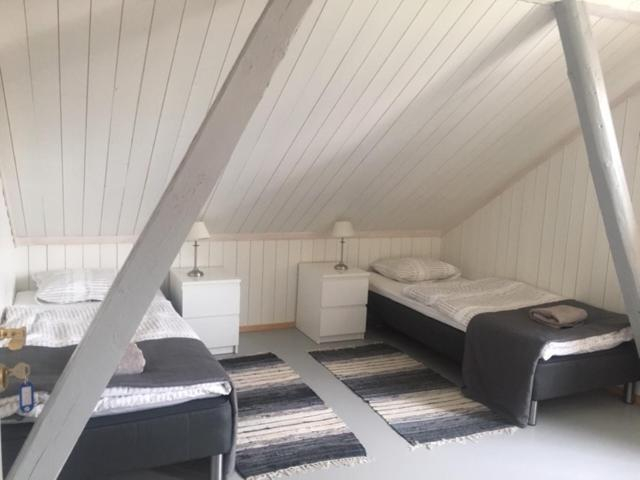 Others 3, Bilitt gard, Hobøl