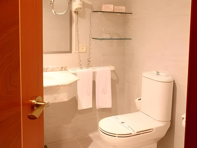 Bathroom, Galicia Palace, Pontevedra