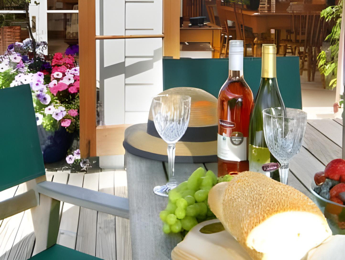 Food & Drinks, Cambria House, Nelson