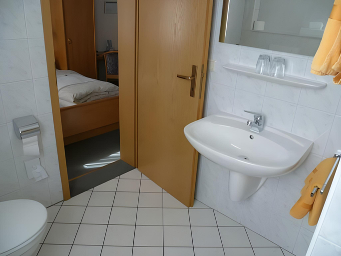 Bathroom 3, Landgasthof Zur Scharfen Ecke, Hildesheim