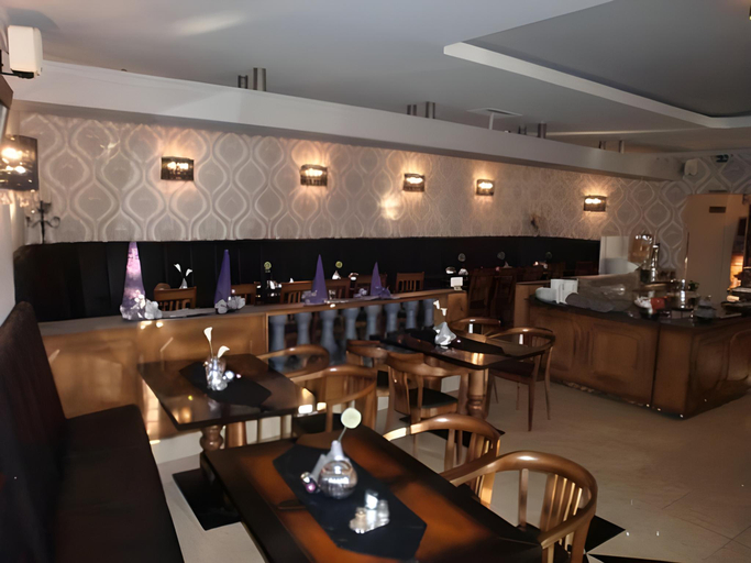 Food & Drinks 3, Hotel Mythos "rooms with kitchenette- apartments with kitchen", Ludwigsburg