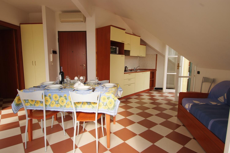 Dining Room 9