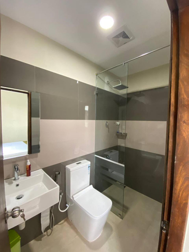 Shower 2, Lamandu City Hotel, N. Palatha East