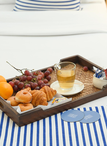 Food & Drinks