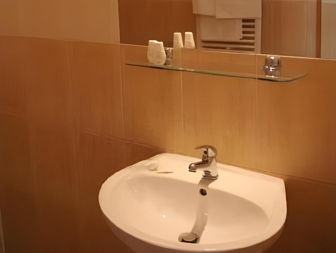 Bathroom 5, Hotel Meridian, Puck