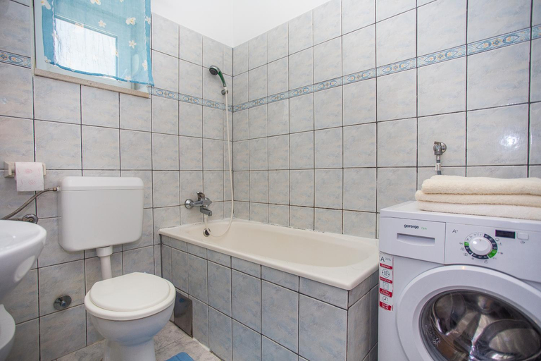Bathroom 3, Apartman Visic 1692, Kaštela