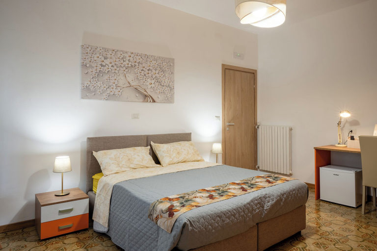 Bedroom 2, Benvenuti al centro, Caserta
