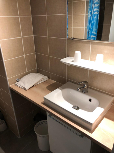 Bathroom 3, Hotel Au Petit Languedoc, Hautes-Pyrénées