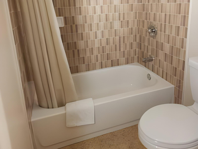 Bathroom 5, Best Budget Inn, Orange