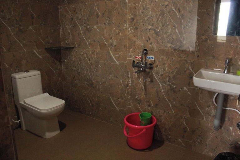 Bathroom 4, Golden IB'S Gokarna, Uttara Kannada