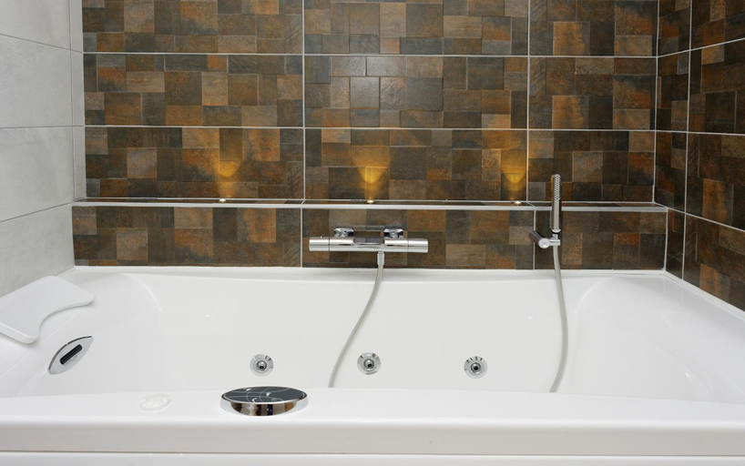 Bathroom 3, Logis Hotel de la Nivelle, Pyrénées-Atlantiques