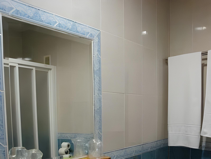 Bathroom 3, Hotel Valdemoro, Madrid