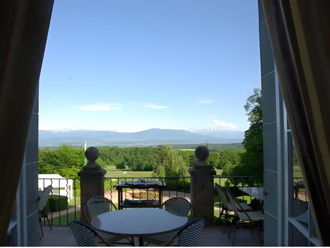 Others 4, Chateau de Bonmont, Nyon