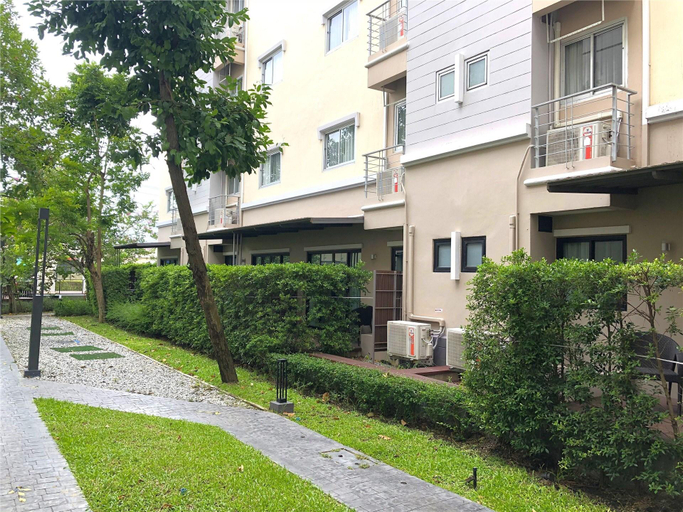 Exterior 14