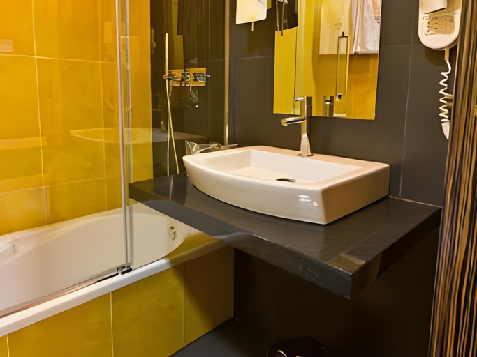 Bathroom 4, Alif Avenidas, Lisbon