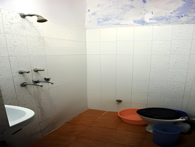 Bathroom 5, Baba Guest House, Varanasi