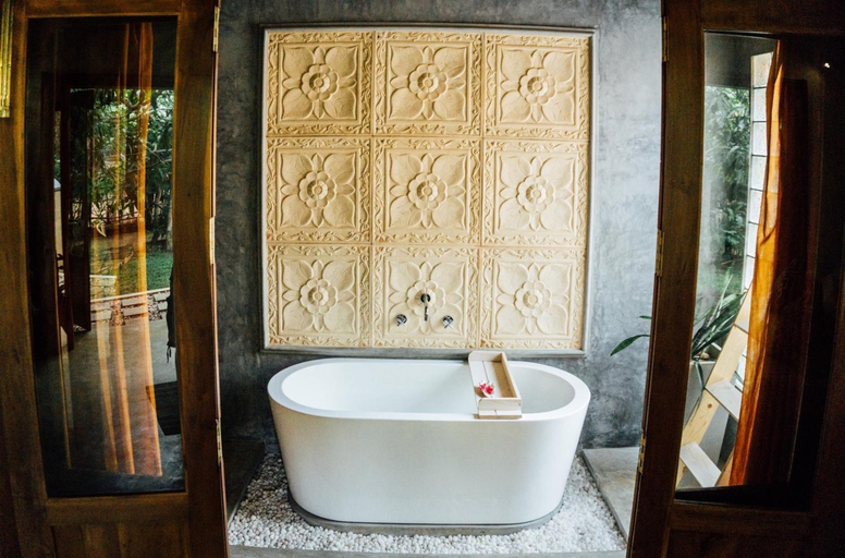 Bathroom 3, Surf n Sun - Arugambay Guesthouse, Pothuvil