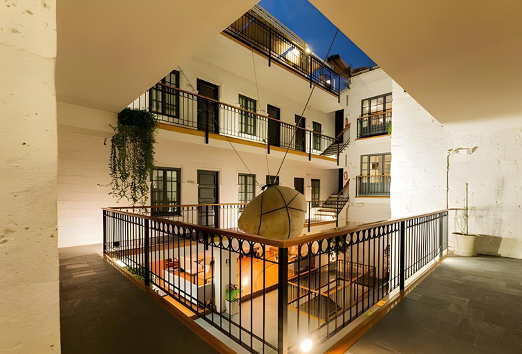 Exterior & Views
