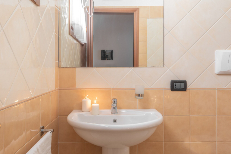 Bathroom 4, Le Fontane Apartments In Villasimius, Cagliari