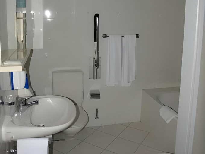 Bathroom 3, Bahnhof Haus, Como