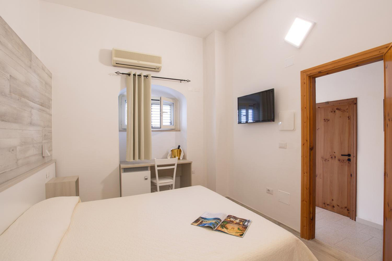 Bedroom 4, Albergo Labotte, Foggia