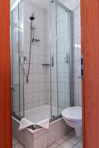 Bathroom 5, Hotel Mainperle, Main-Tauber-Kreis