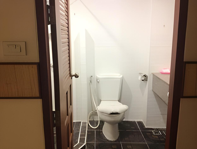 Bathroom 3, Rattakit Mansion, Pattaya