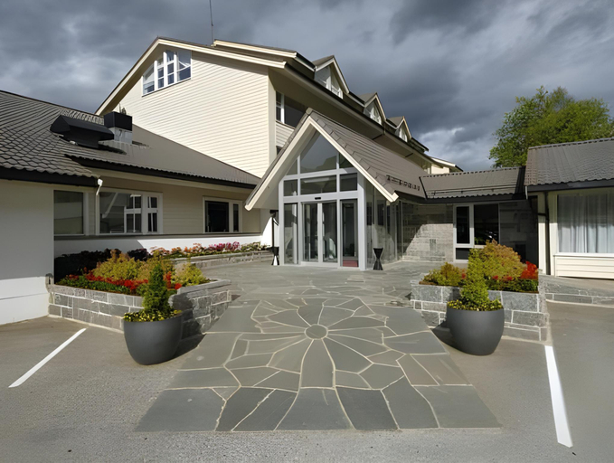 Exterior & Views
