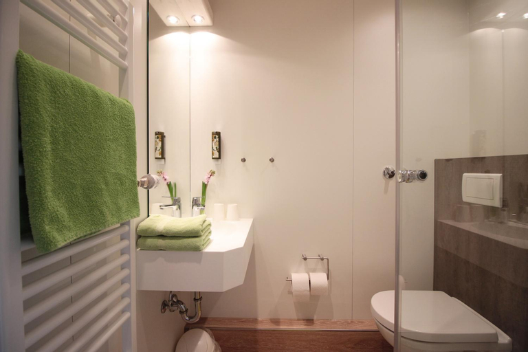 Bathroom 7