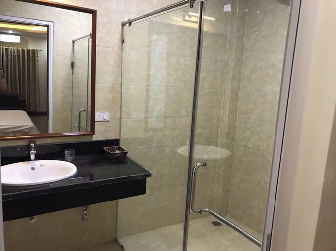 Bathroom 3, Hoà Bình Hotel LC - by BayLuxury, Lào Cai