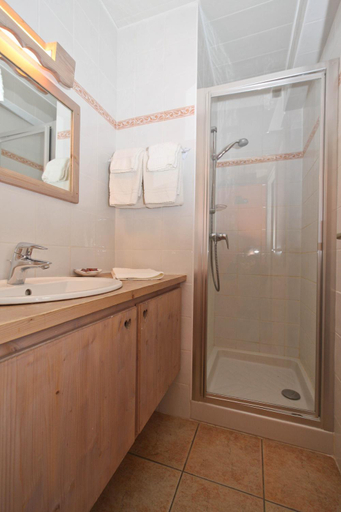 Bathroom 3, Alpen Roc, Haute-Savoie