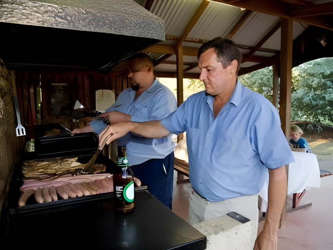 Food & Drinks, Banjos All Seasons Accommodation, Mansfield