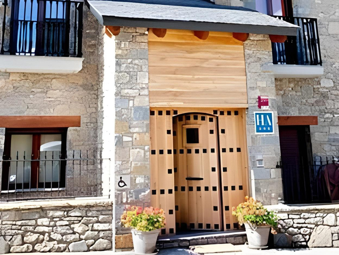 Exterior & Views, Apartahotel Castejón de Sos, Huesca