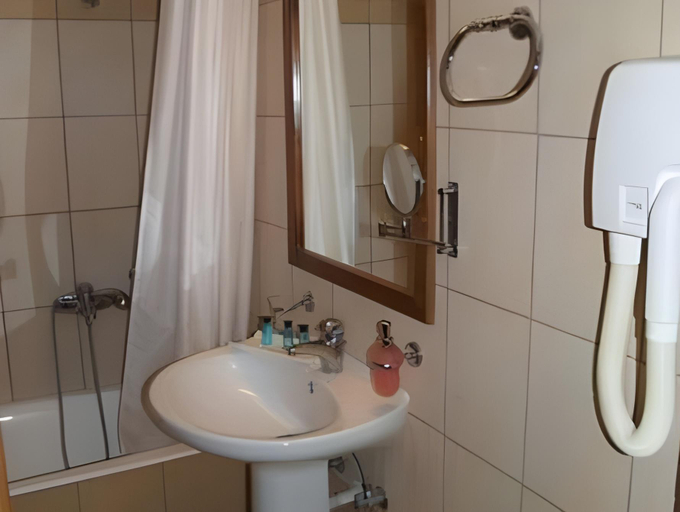 Bathroom 4, Akroyali, Peloponnese