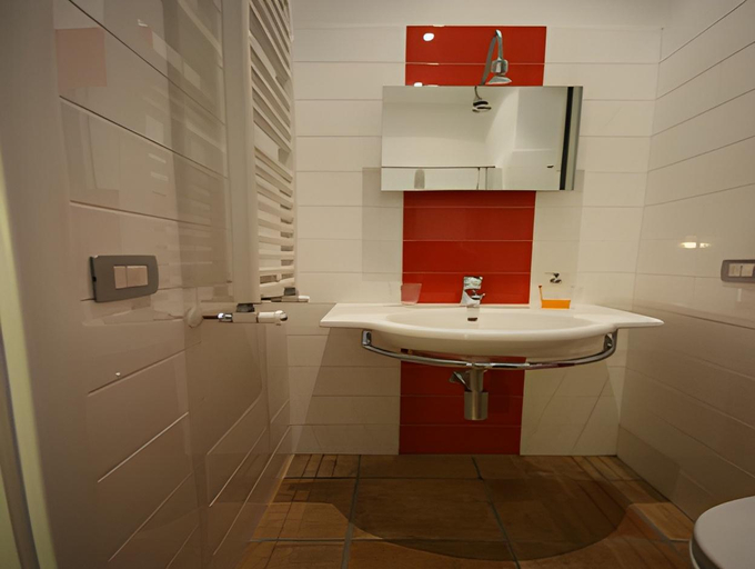 Bathroom 5, La Rotella nel Sacco, Roma
