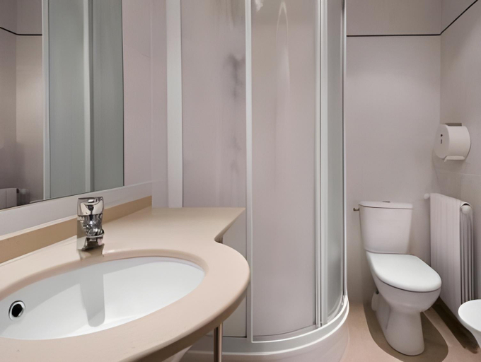 Bathroom 4, Hotel Icare, Haute-Garonne
