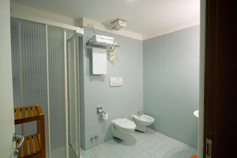 Bathroom 4