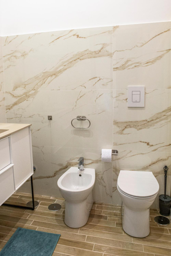 Bathroom 3, Napoli Skyport, Napoli