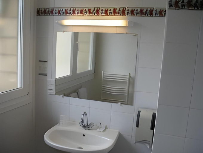 Bathroom 4, Hotel De Caen, Calvados