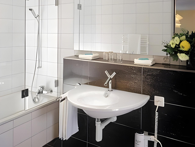 Bedroom 5, Royal Hotel - Urban Living, Basel
