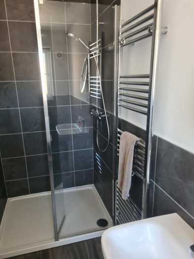 Bathroom 3, The Finch Hatton Arms, Lincolnshire